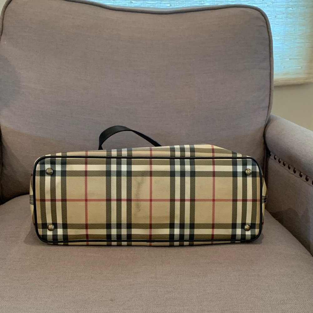 Burberry Tote - Picture 4 of 9